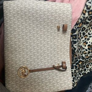 MK shoulder bag, like brand new. Only used a couple times.